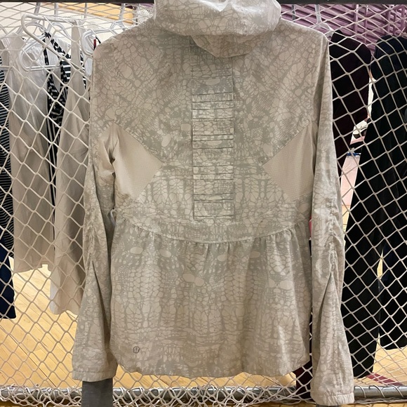 Lululemon Hustle Jacket - Picture 6 of 6